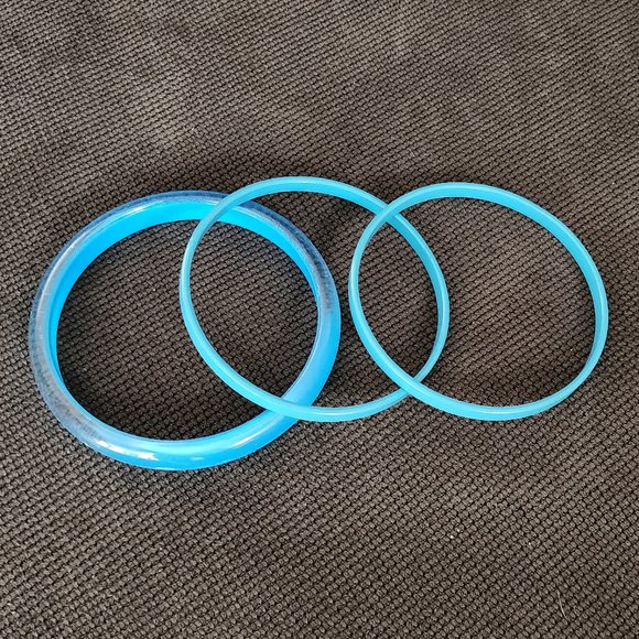 Claire's Set Of Three Blue Bangle Bracelets - Picture 1 of 7